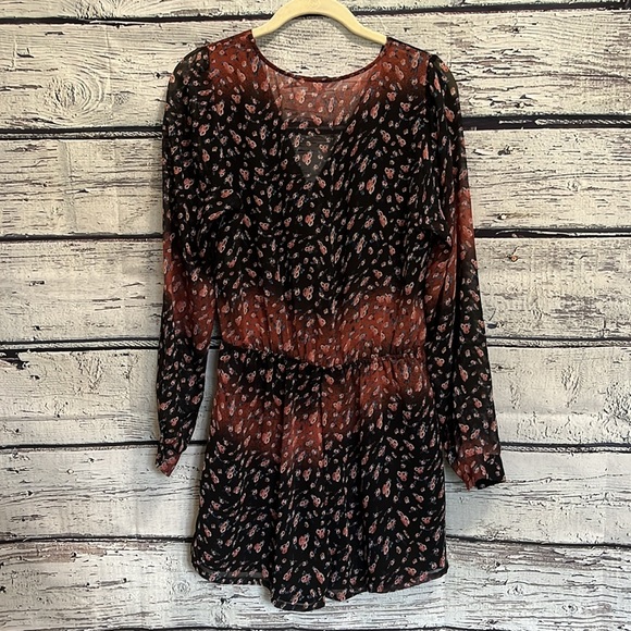 BCBGeneration Button Front V Neck Floral Chiffon Romper Size M - Picture 10 of 16